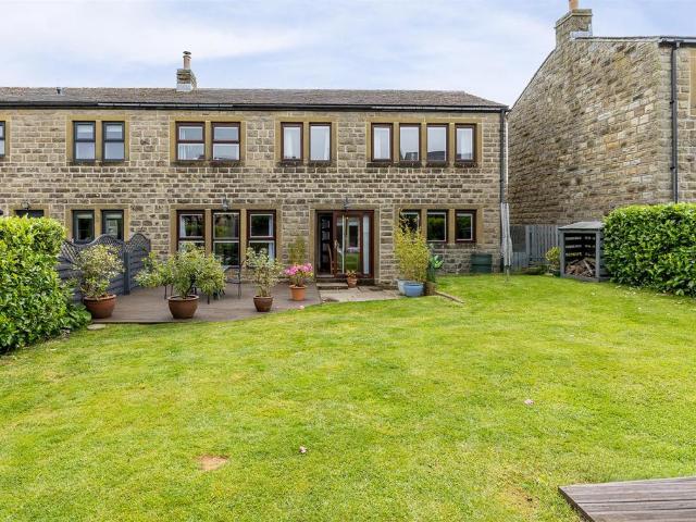 House for sale in Scholes, West Yorkshire