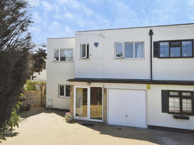 House for sale in Gidea Park, Greater London