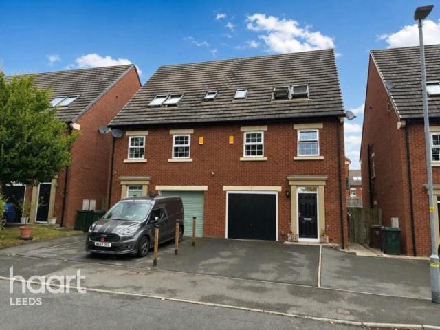 House for sale in Lower Wyke, West Yorkshire