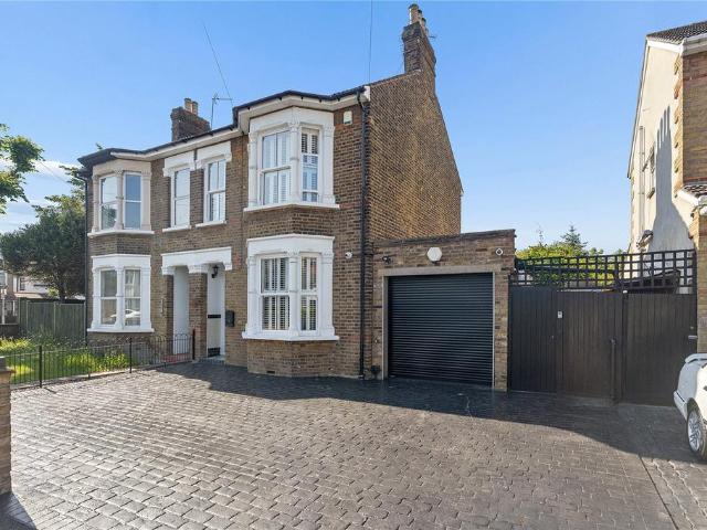 House for sale in Gidea Park, Greater London