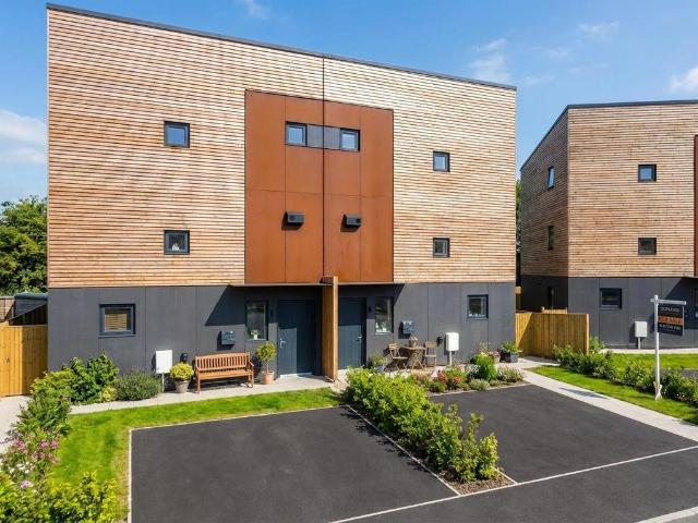 House for sale in Drighlington, Adwalton