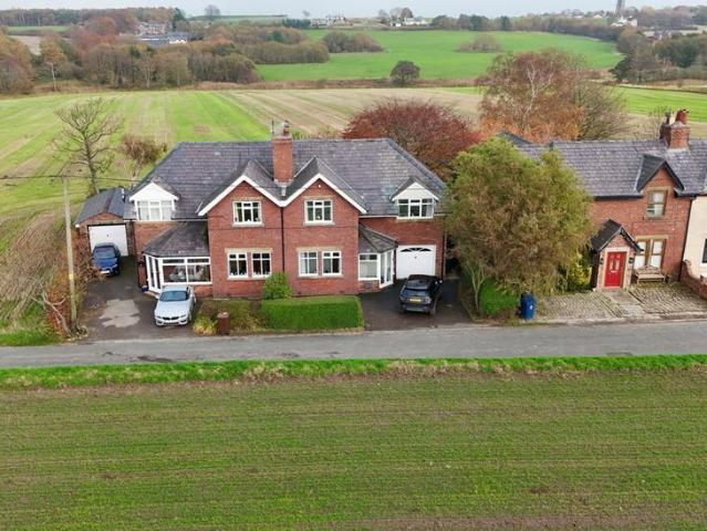 House for sale in Roby Mill, Lancashire
