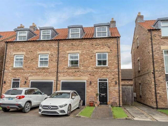 House for sale in High Field, York