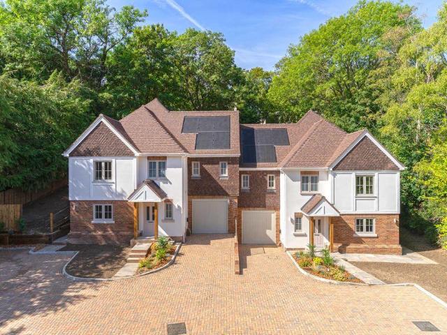 House for sale in London Borough of Croydon, Kenley