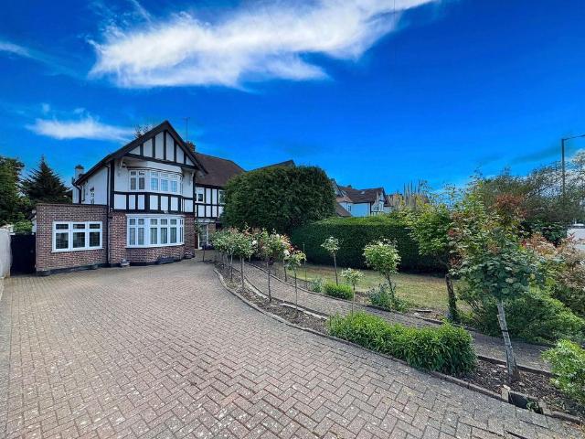 House for sale in The Hale, Mill Hill