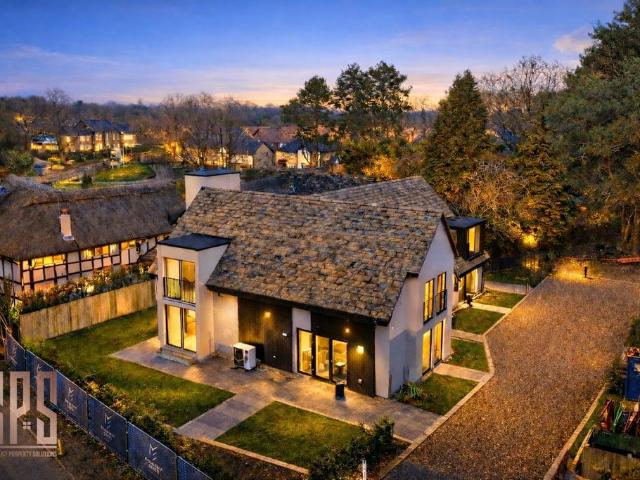 House for sale in Colshaw Farm, Wilmslow