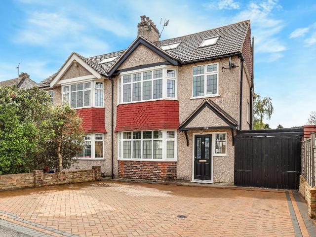 House for sale in London Borough of Croydon, Sanderstead