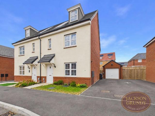 House for sale in Overstone, Moulton