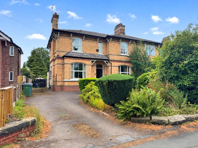 House for sale in Cheadle Hulme, Greater Manchester