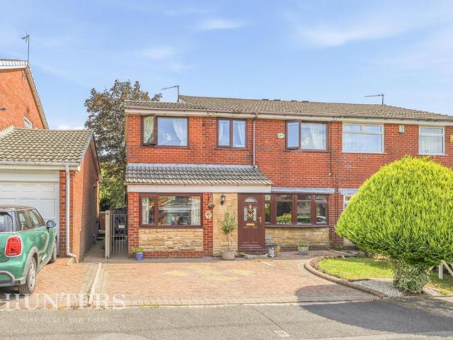 House for sale in Wardle, Burnedge