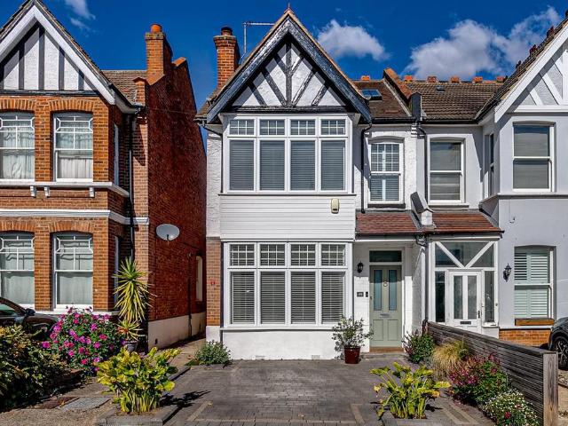 House for sale in New Malden, Greater London