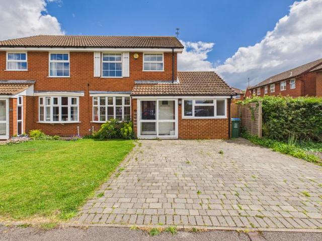 House for sale in Stoke Mandeville, Buckinghamshire