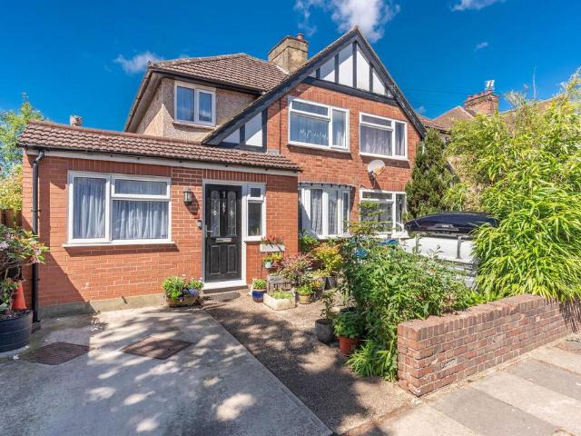 House for sale in Harrow Weald, Greater London