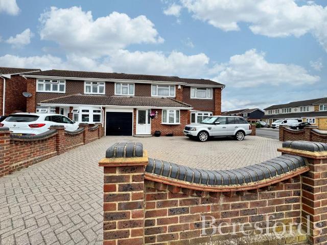 House for sale in Elm Park, Greater London