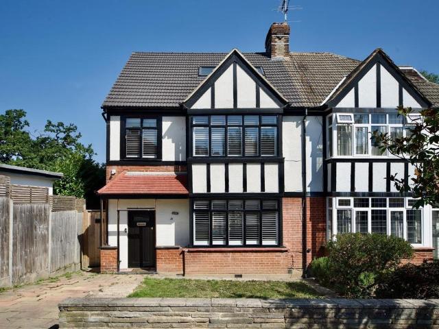 House for sale in Winchmore Hill, Greater London