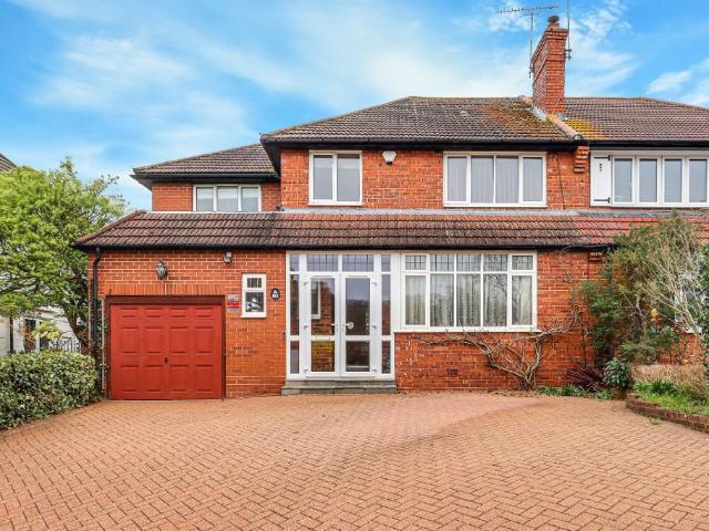 House for sale in London Borough of Croydon, Selsdon