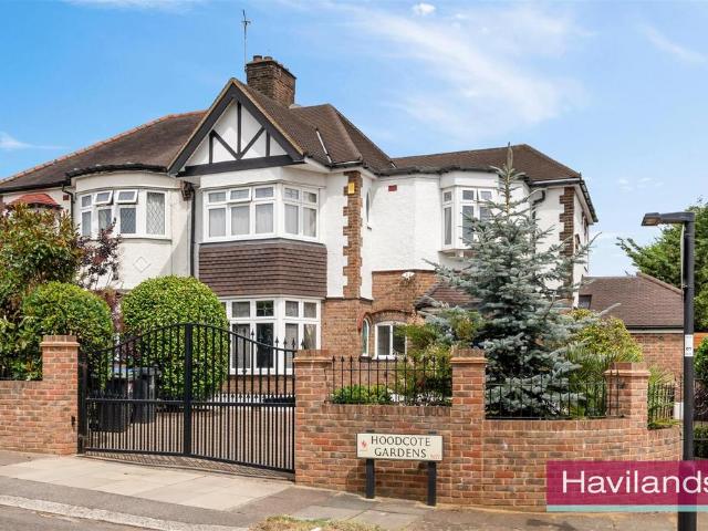 House for sale in Winchmore Hill, Edmonton
