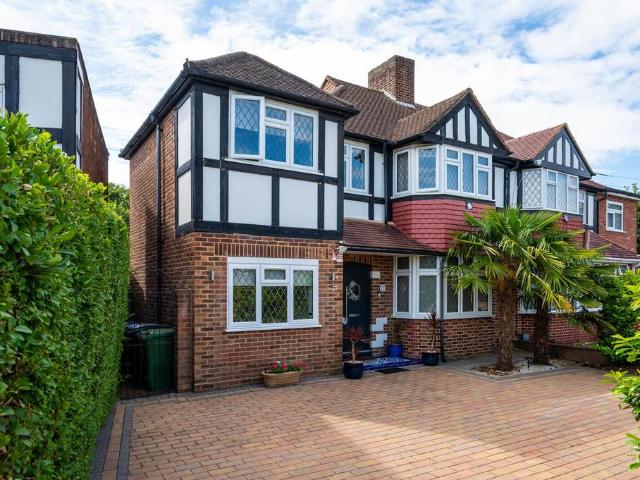 House for sale in Motspur Park, Greater London