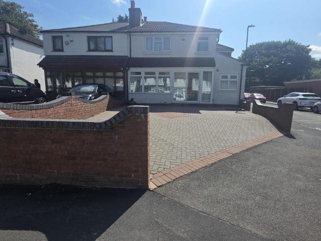 House for sale in Hall Green, West Midlands