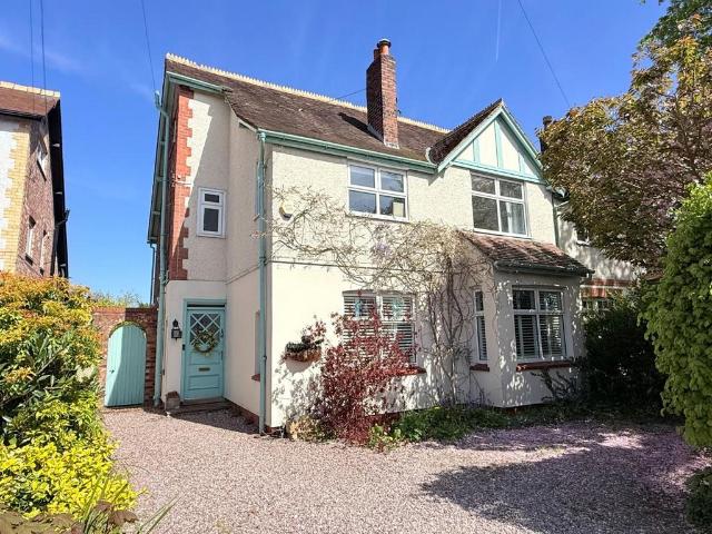 House for sale in Kitt's Moss, Cheadle Hulme