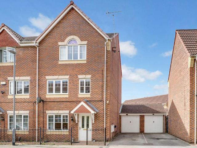 House for sale in Berry Hill, Potters Corner