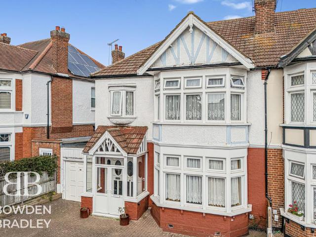 House for sale in Gants Hill, Greater London