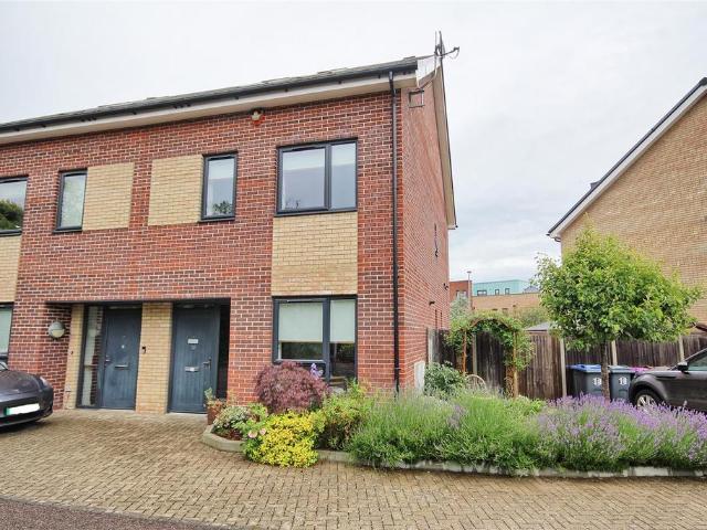 House for sale in Kings Hill, Colliers End