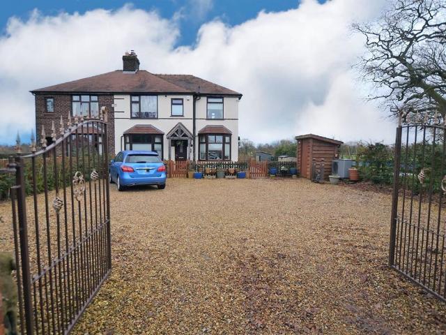 House for sale in Holmes Chapel