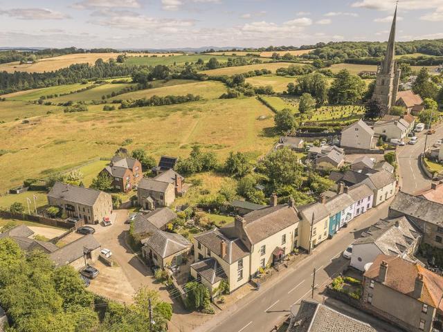 House for sale in Bromsberrow Heath, Gloucestershire