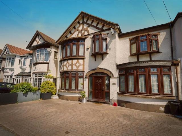 House for sale in Gants Hill, Greater London
