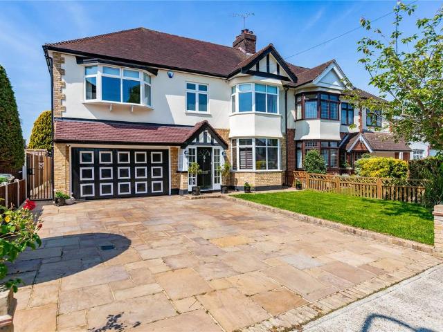 House for sale in Gidea Park, Greater London