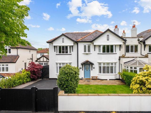 House for sale in Hookstone, Harrogate