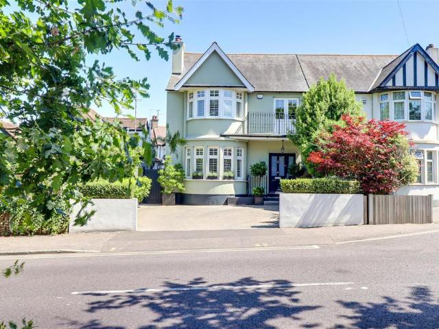 House for sale in Alton Barnes, Essex