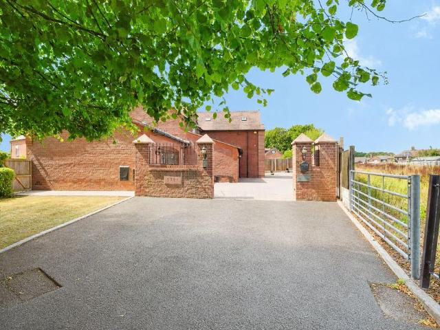 House for sale in Sutton Weaver, Cheshire