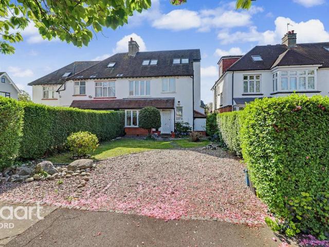 House for sale in Gants Hill, Greater London