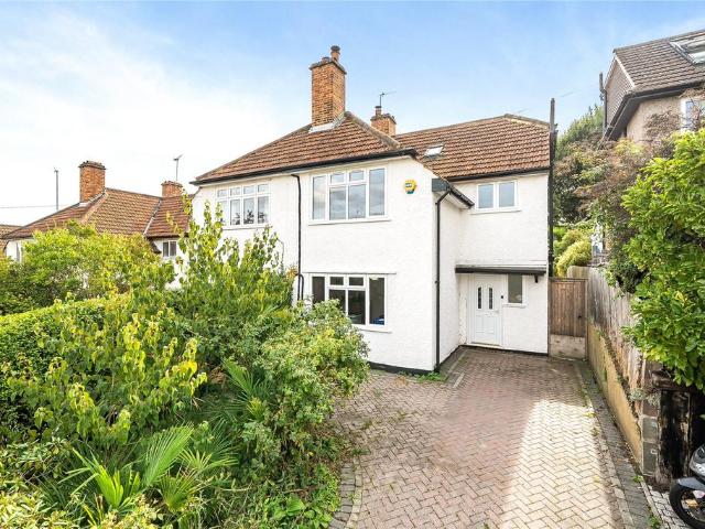 House for sale in Broom Hill, Greater London