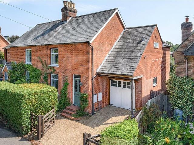 House for sale in Fole, Surrey