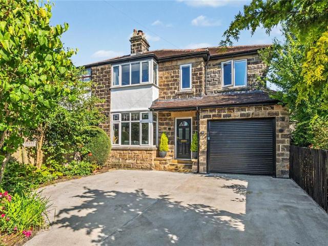 House for sale in Tranmere Park, Guiseley