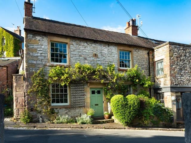 House for sale in Froggatt, East Midlands
