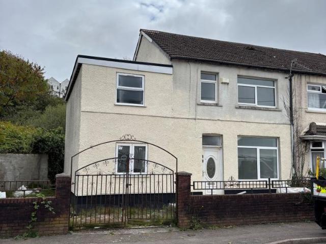 House for sale in Cimla, Neath