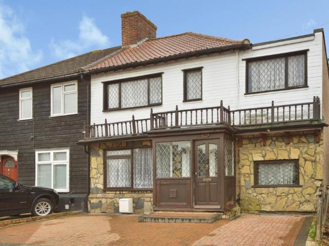 House for sale in Dagenham, Greater London