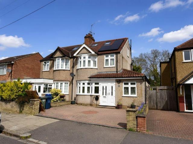 House for sale in Harrow Weald, Greater London