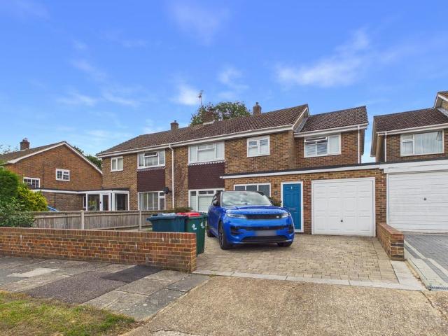 House for sale in Furnace Green, Crawley