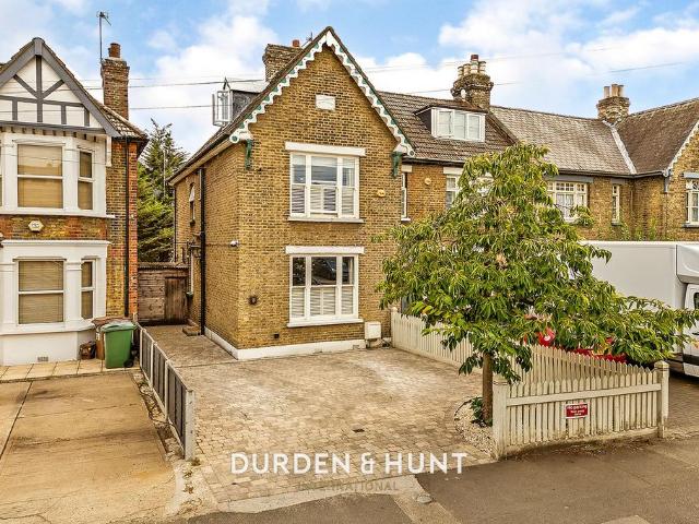 House for sale in Chingford Mount, Highams Park