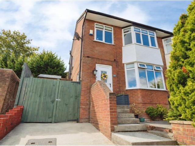 House for sale in Armley, West Yorkshire