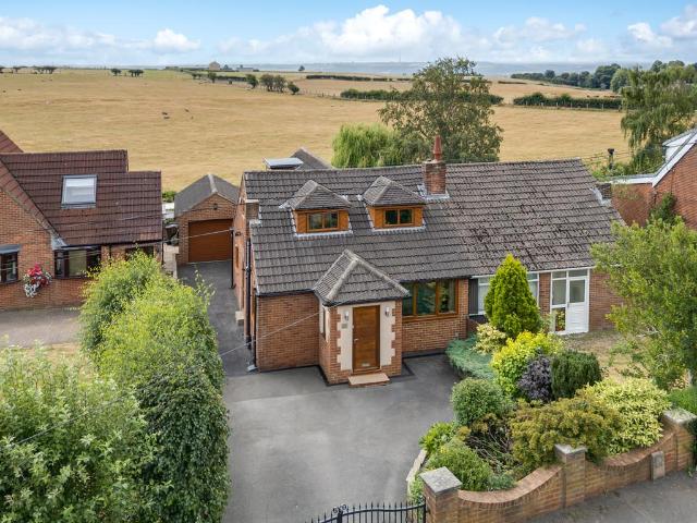 House for sale in Firthcliffe, Gomersal