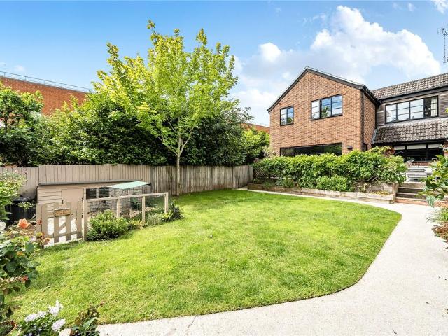 House for sale in Bafford, Golden Valley