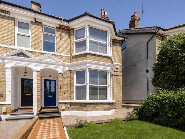 House for sale in Kings Farm, Hamerton