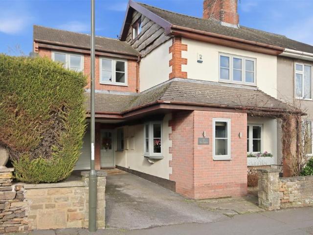 House for sale in Cutthorpe, North East Derbyshire