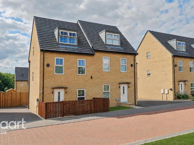 House for sale in Killingbeck, West Yorkshire